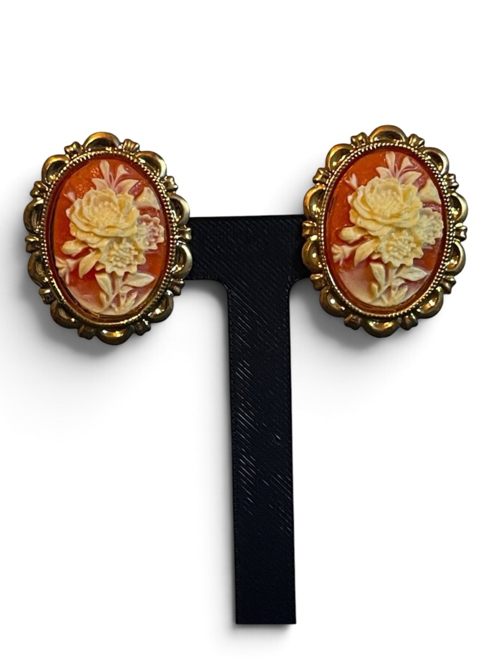 Vintage Ornate Gold Tone White Resin Rose Bouquet Cameo Clip On Earrings